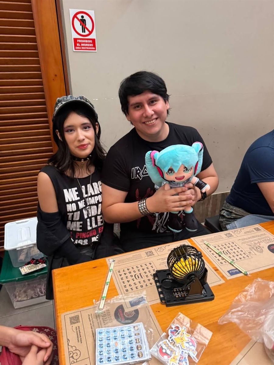 Los dos en una convención jugando bingo