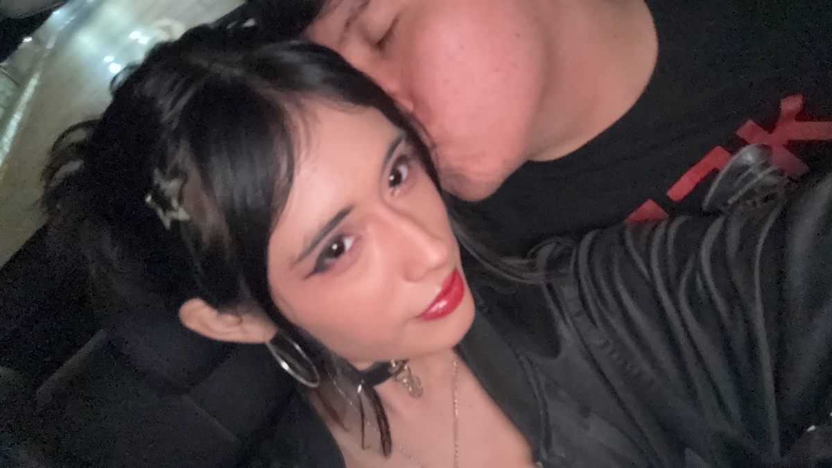 Los dos abrazados de noche