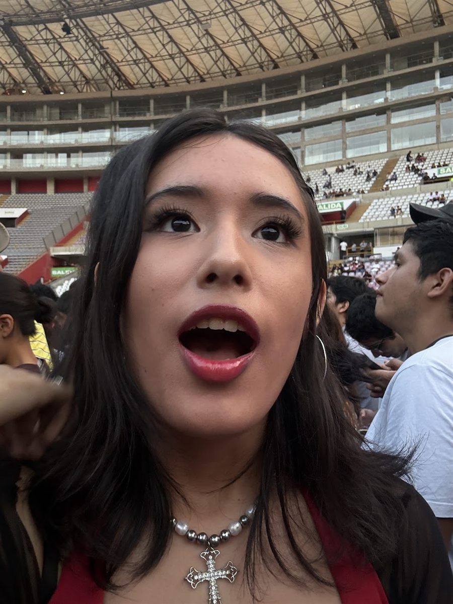 Gabi emocionada en el estadio