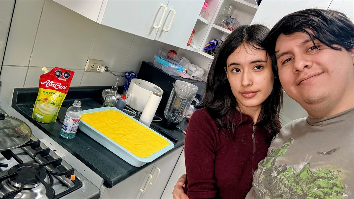 Los dos cocinando en la cocina